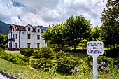 Azzorre, Isola di San Miguel - Escursione a Sete Cidades. Casa Grande nel villaggio di Sete Cidades, Casa degli eredi di Caetano de Andrade, ricco aristocratico e politico locale. 